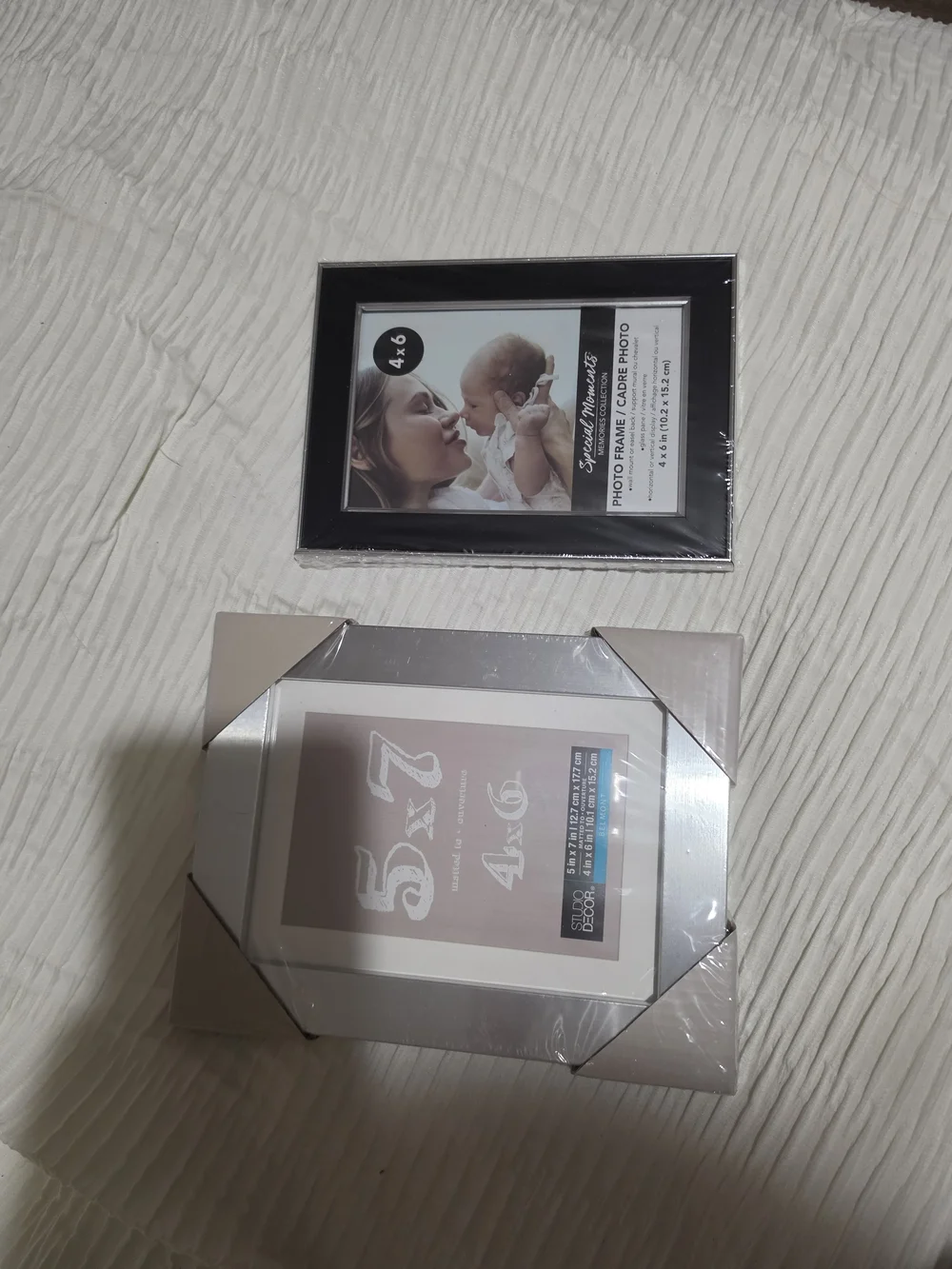 Set of 2 Picture Frames - Black 4x6 & Silver 5x7